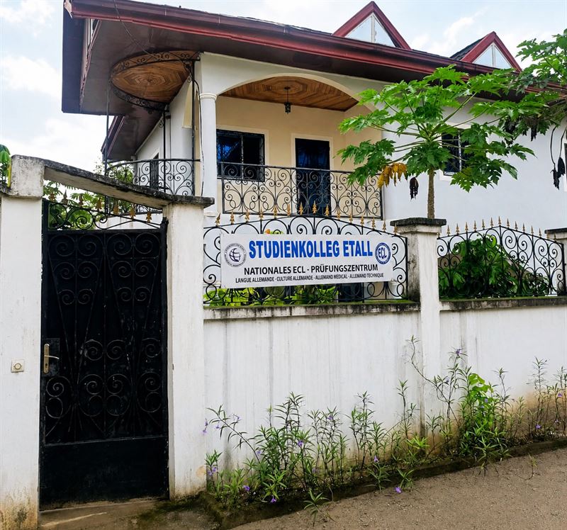 Front of the ETALL centre in Japoma