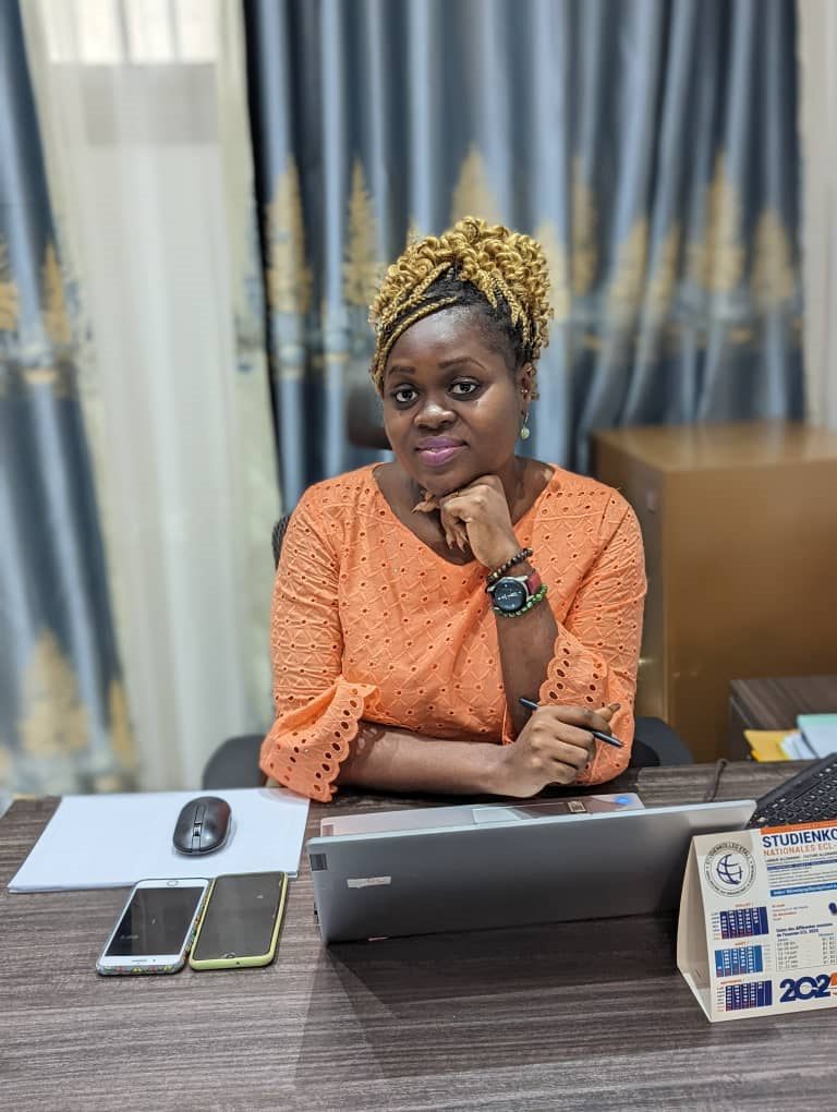 Frau Inès-Diane SIMO MEKAM, Leiterin des ECL-Büros von STUDIENKOLLEG ETALL in Yaoundé